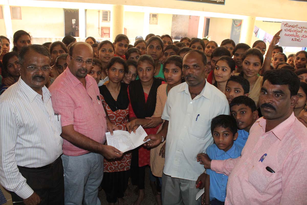 ಮೂಲಭೂತ ಸೌಲಭ್ಯ ಕಲ್ಪಿ ಸಲು ಒತ್ತಾಯಿಸಿ ಮನವಿ